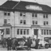 1937 - luèenskí taxikári pred YMCA