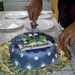 Anyu tortát vág! :)